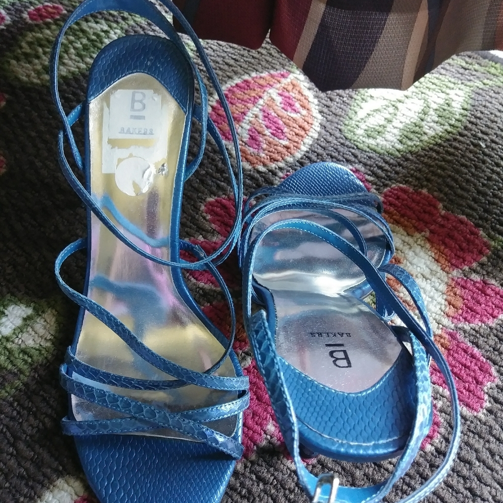 Heels - Picture 4 of 4